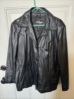 Maxima Women's Black Leather Button-Front Coat Jacket